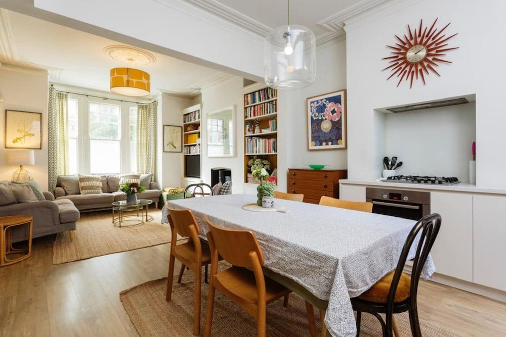 Stunning 2 Bed Apt W Garden in Clapham
