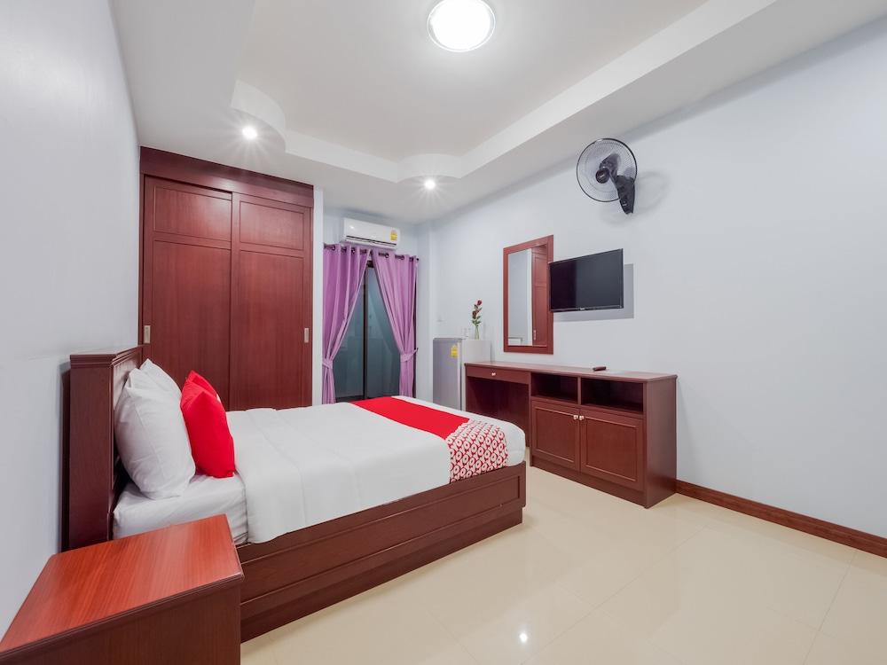 OYO 1087 Udom Khomkham Apartment