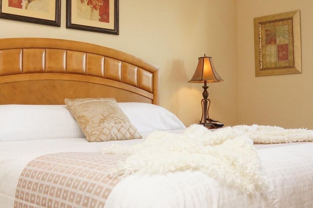 Executive Penthouse 3 Bedroom Condo by RedAwning