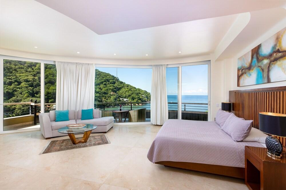 Luxury Beach Frontage Villa For Rent