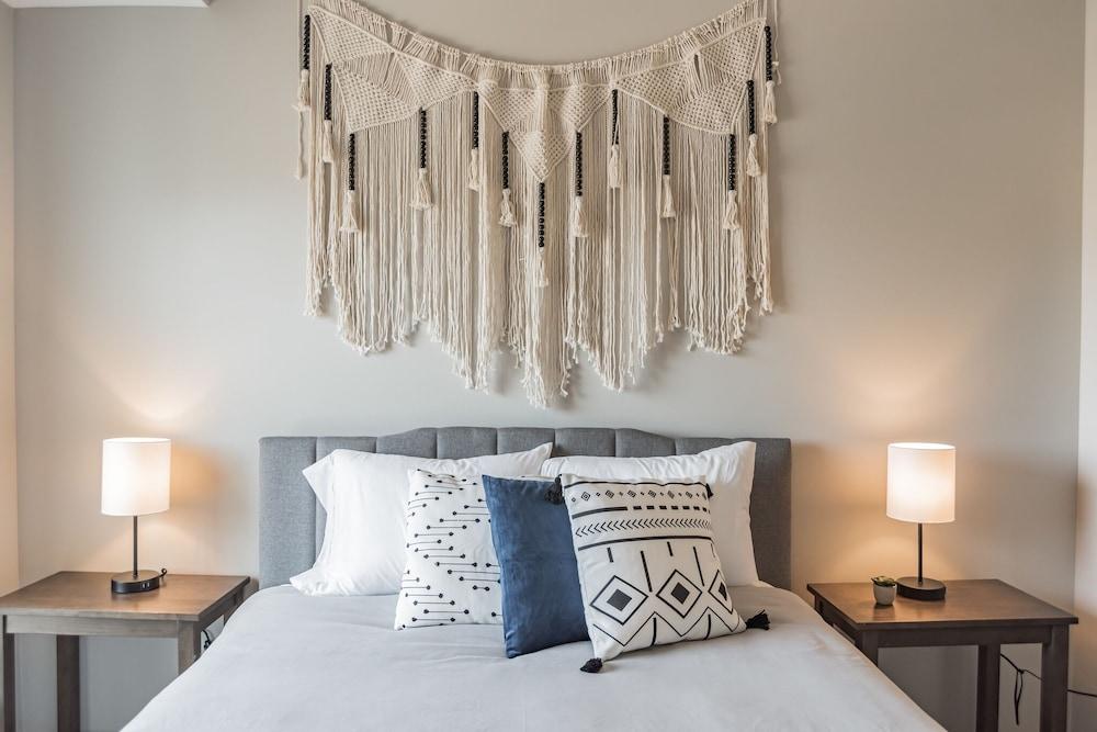 FRONTDESK Confluence on 3rd Apt Downtown Riverwalk Trails