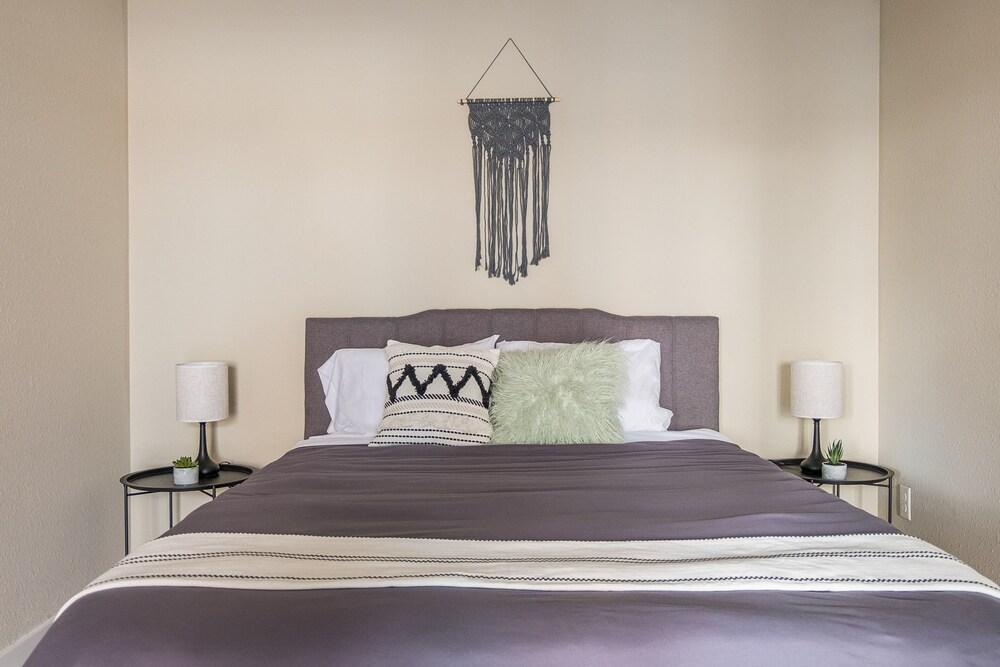 FRONTDESK Minneapolis Grand Apts Downtown