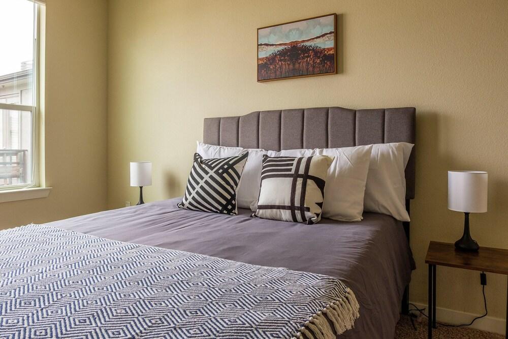 FRONTDESK West 7th District Apts Fort Worth