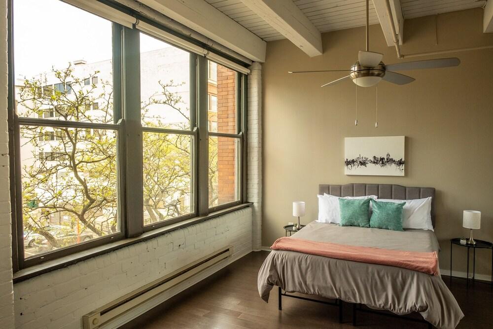 FRONTDESK East 8 Loft Apts Downtown Cincinnati