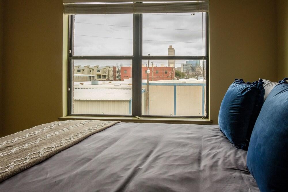 FRONTDESK Phoenix Apts Downtown Fort Worth