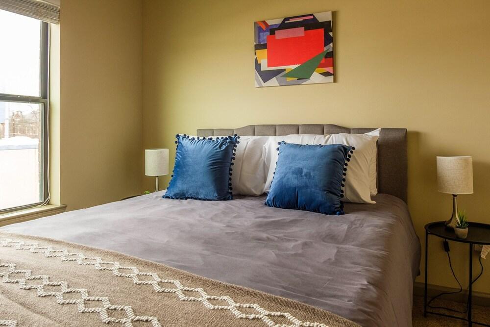 FRONTDESK Phoenix Apts Downtown Fort Worth