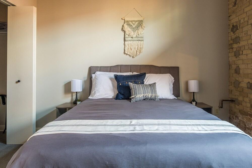 FRONTDESK 50 4th Ave Apts North Loop Warehouse District