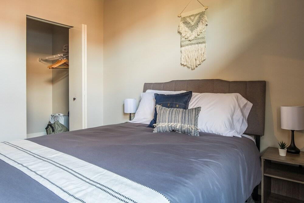 FRONTDESK 50 4th Ave Apts North Loop Warehouse District