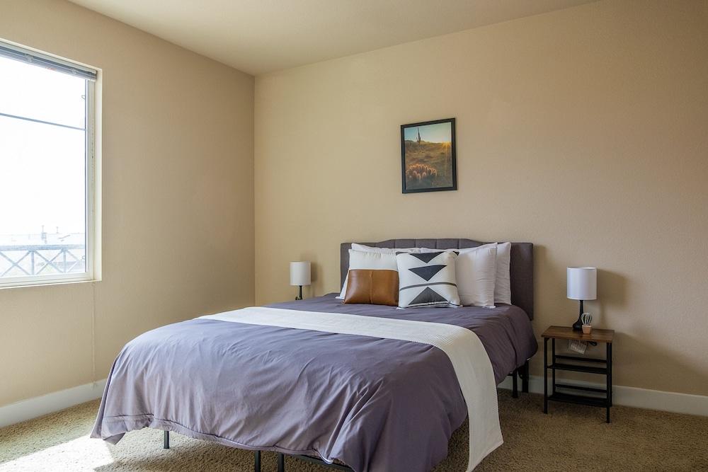 Sandia Peak Apartments by Frontdesk