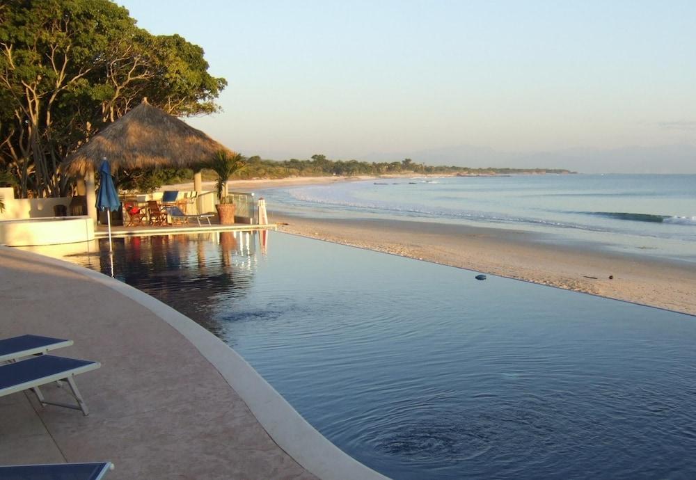 "absolute Beachfront Luxury Condo With Great Views!"