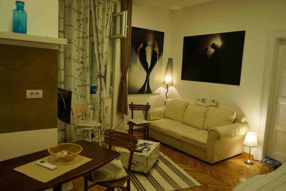 Salon 5 Zemun , Belgrade