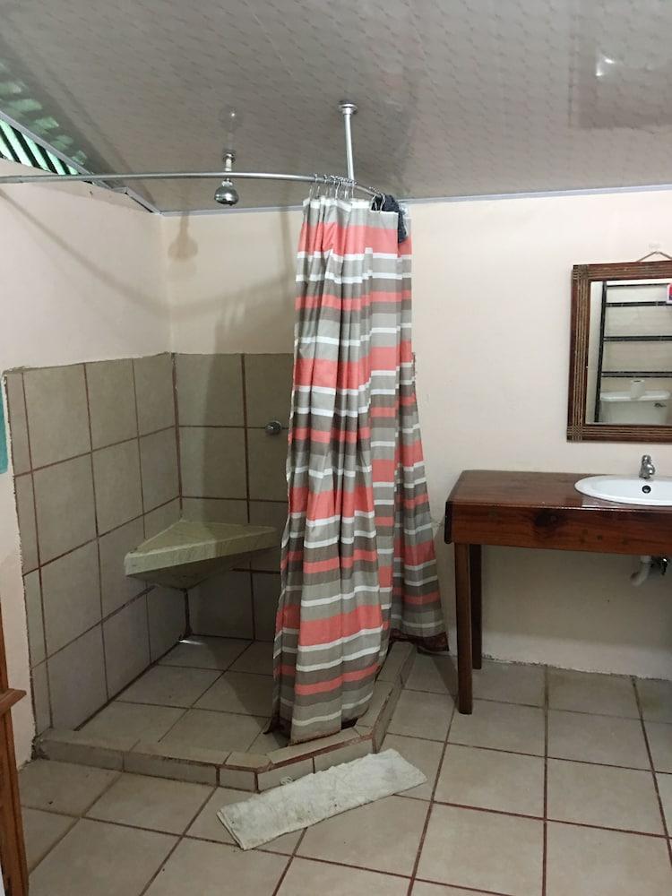 Rita Sonny Tropical Surf Cabina