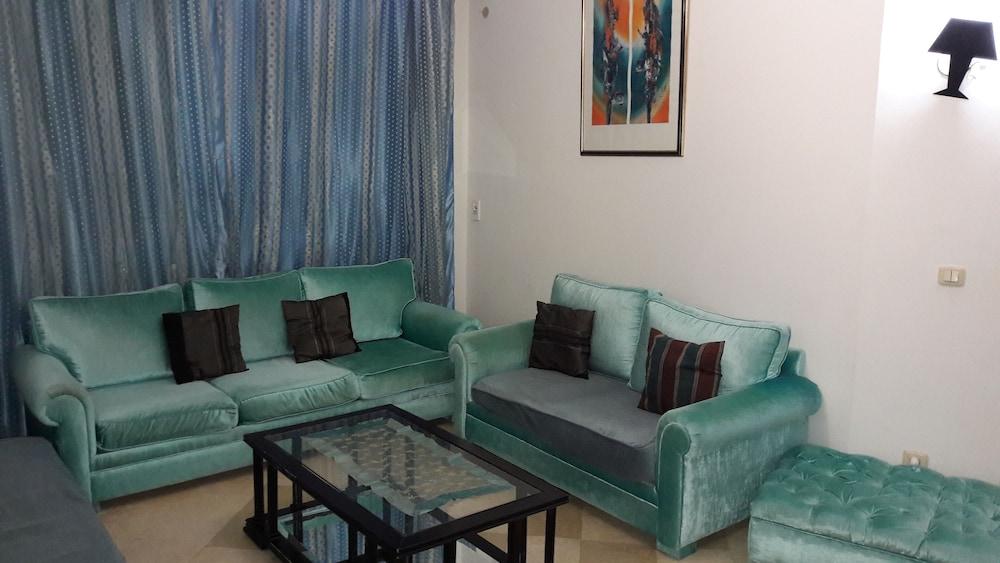 Spacious Very Modern Apartment Richly Furnished