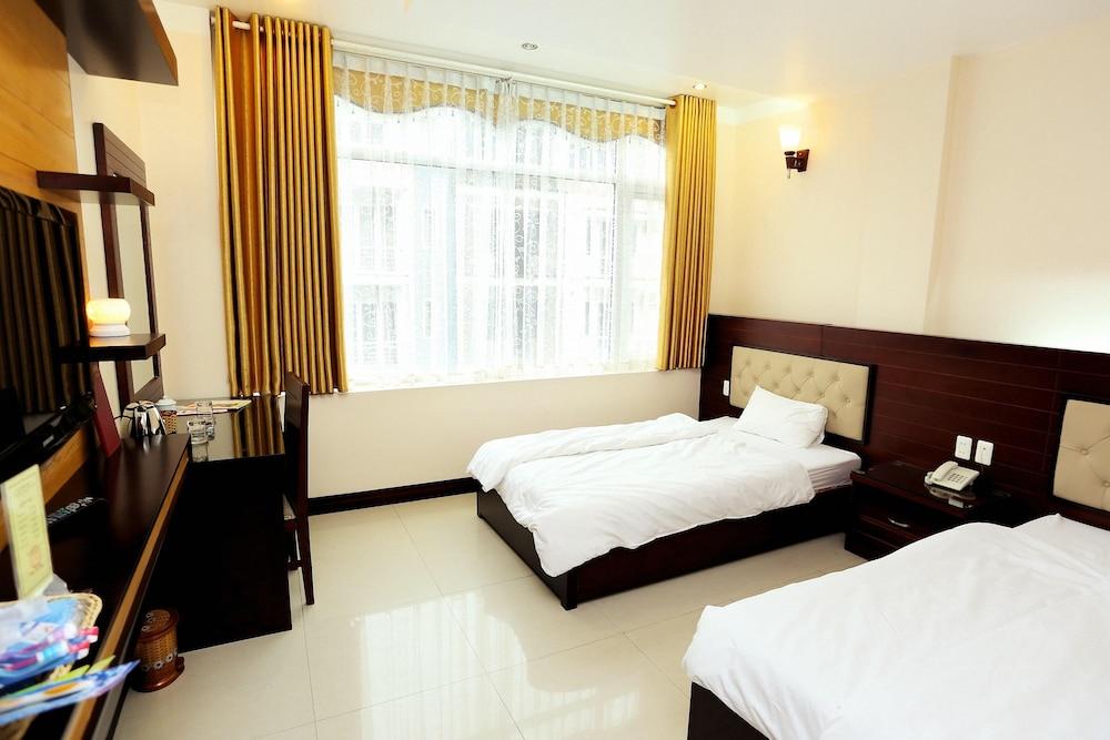 AHA Full House Hotel