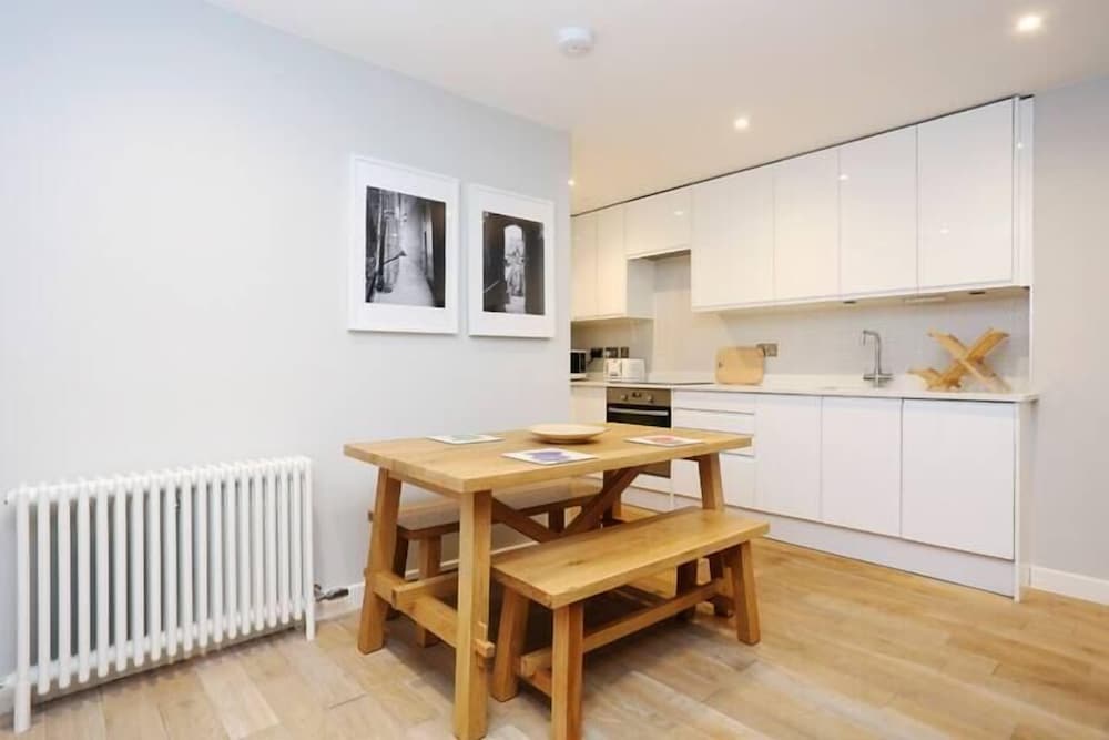 JOIVY Vibrant City Centre 2-bed Apt.