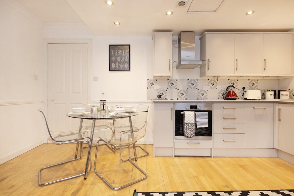 JOIVY Castle Hideaway