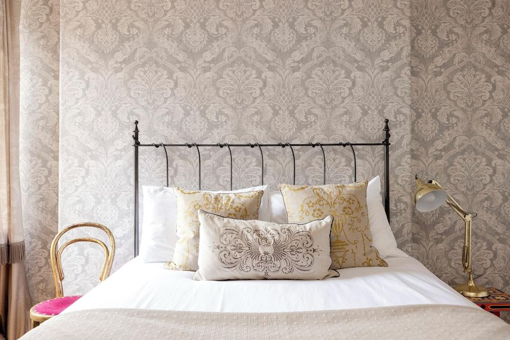 JOIVY Royal Mile View