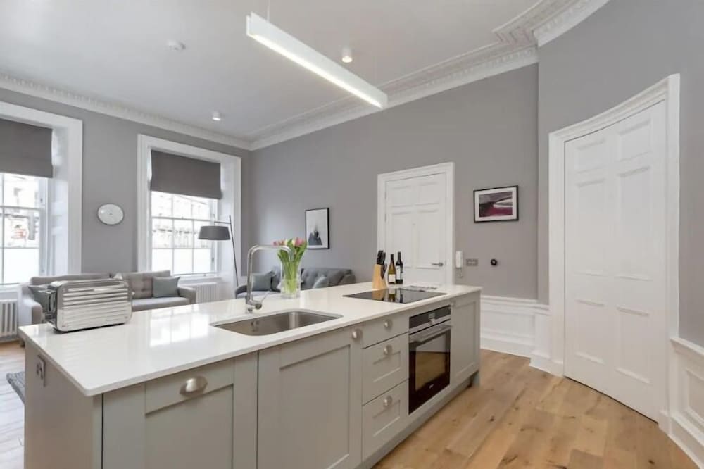 JOIVY Torphichen Street 5 Star Luxury Apartment