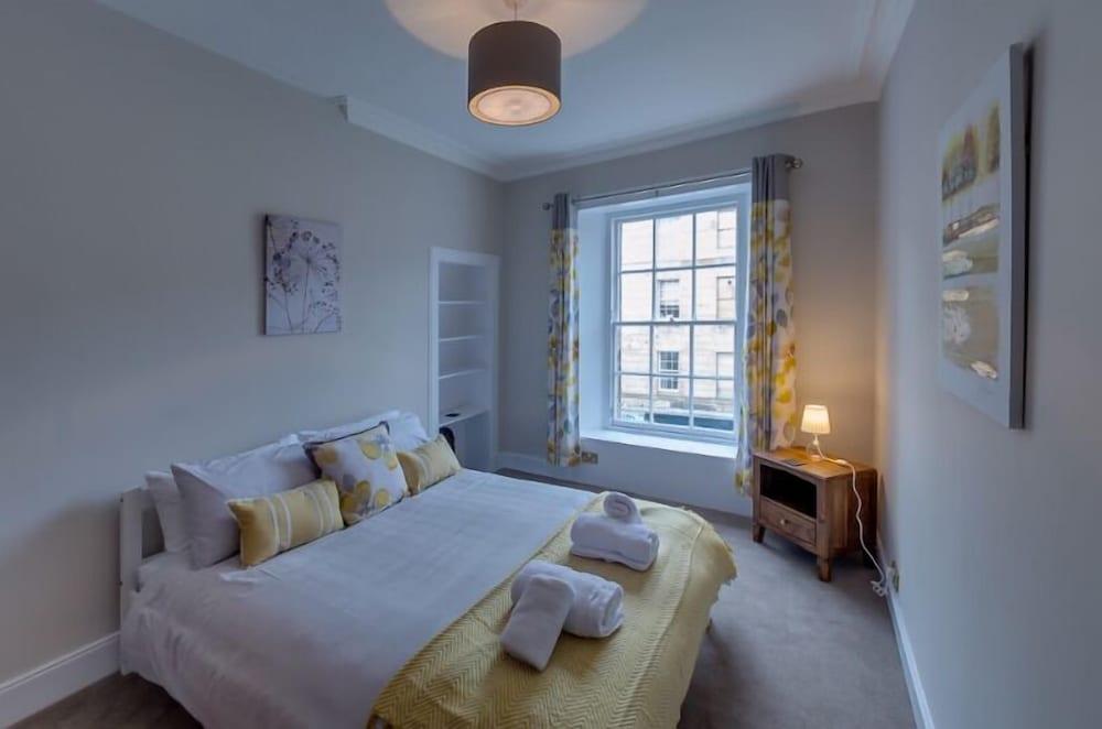 JOIVY Luxury New Town Apartment