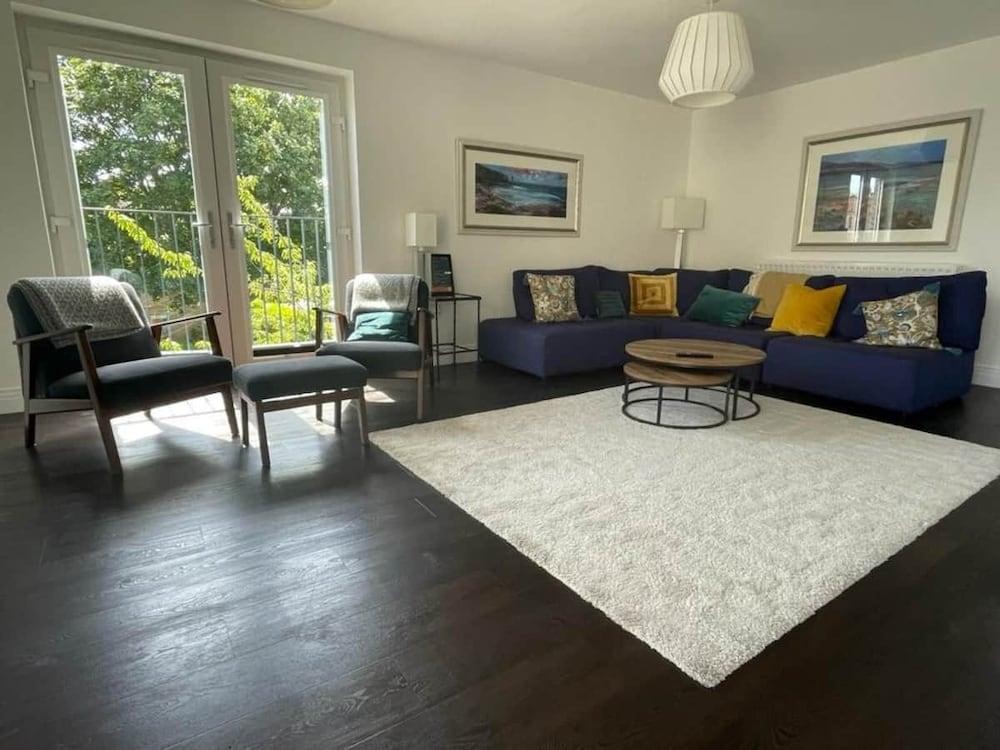 Bright City Centre Flat