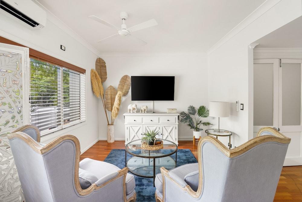 Belle Escapes - Oceanview Suite Alamanda Beachfront Resort "88"