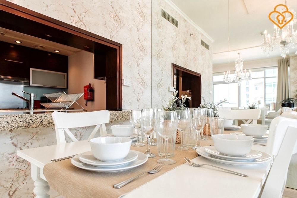 Dubai Burj Views 2 A Bed