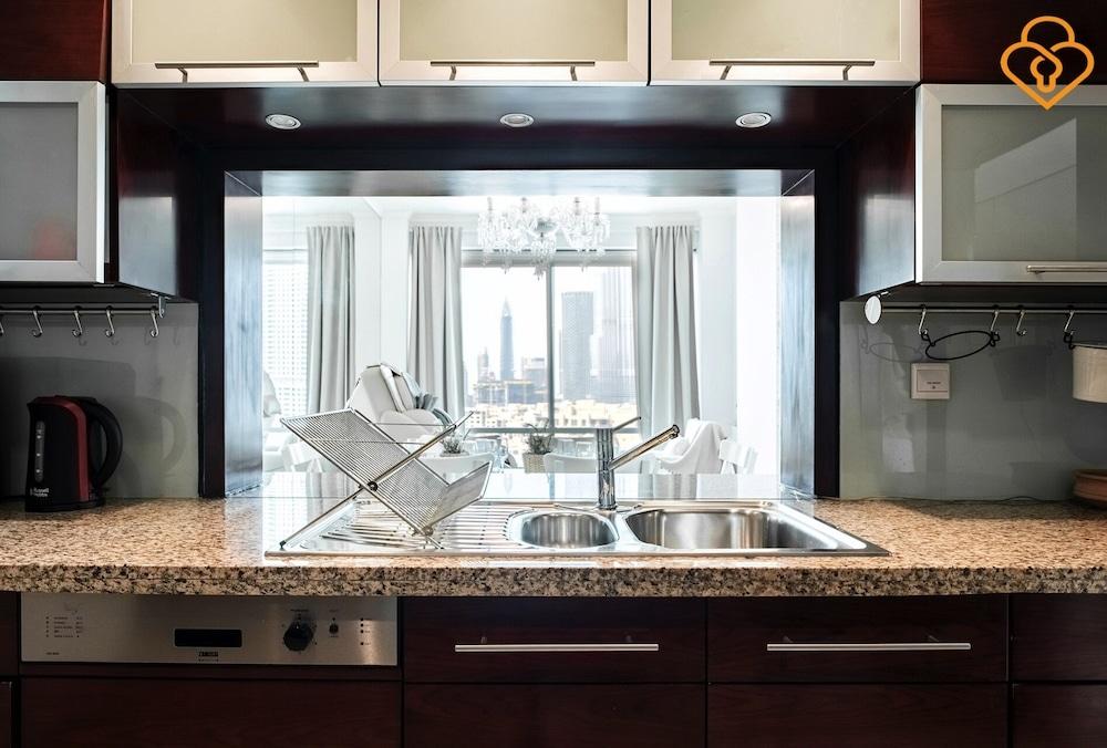 Dubai Burj Views 2 A Bed