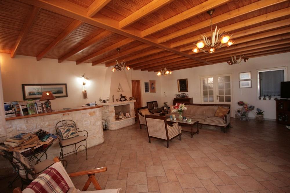 Hara Studios and Apartments