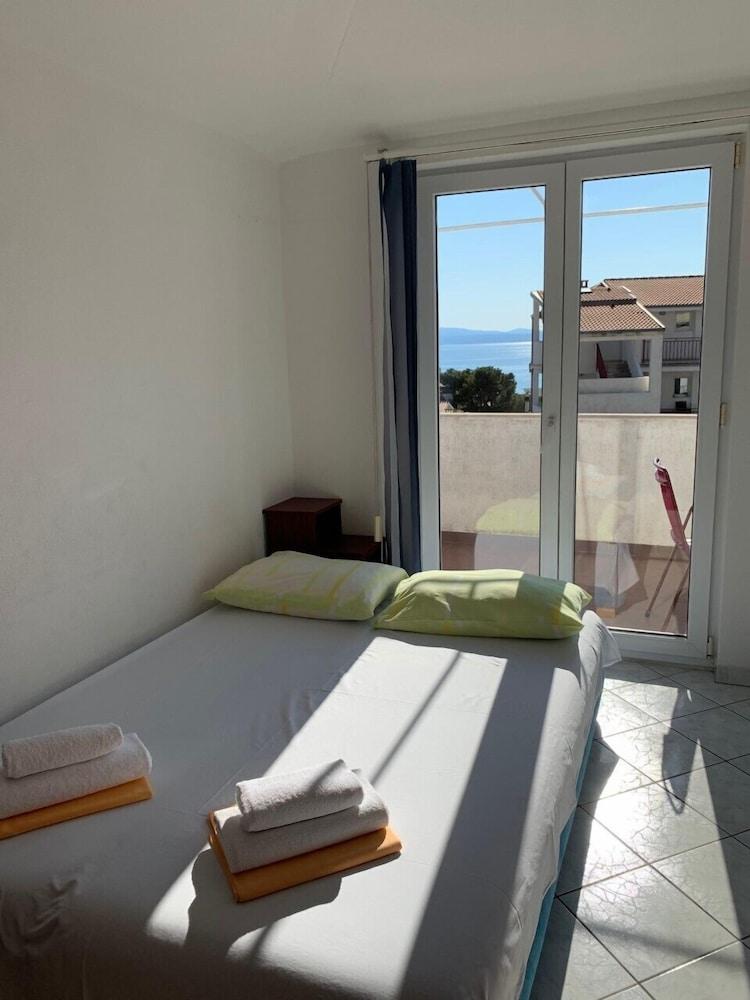 Apartment With Private Parking Or Garage