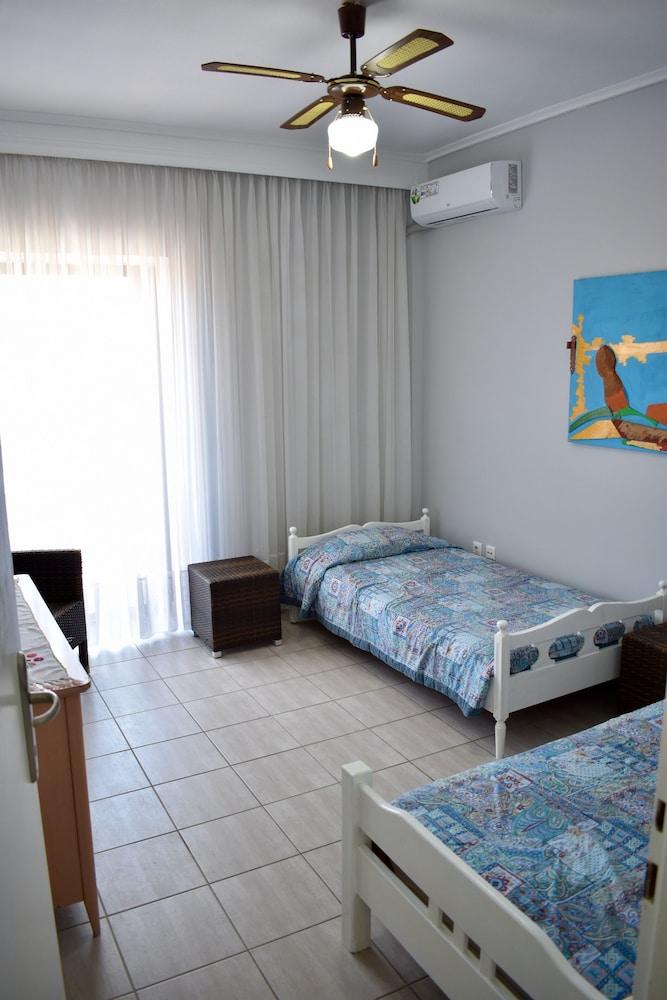 Alkyon Perea Apartments