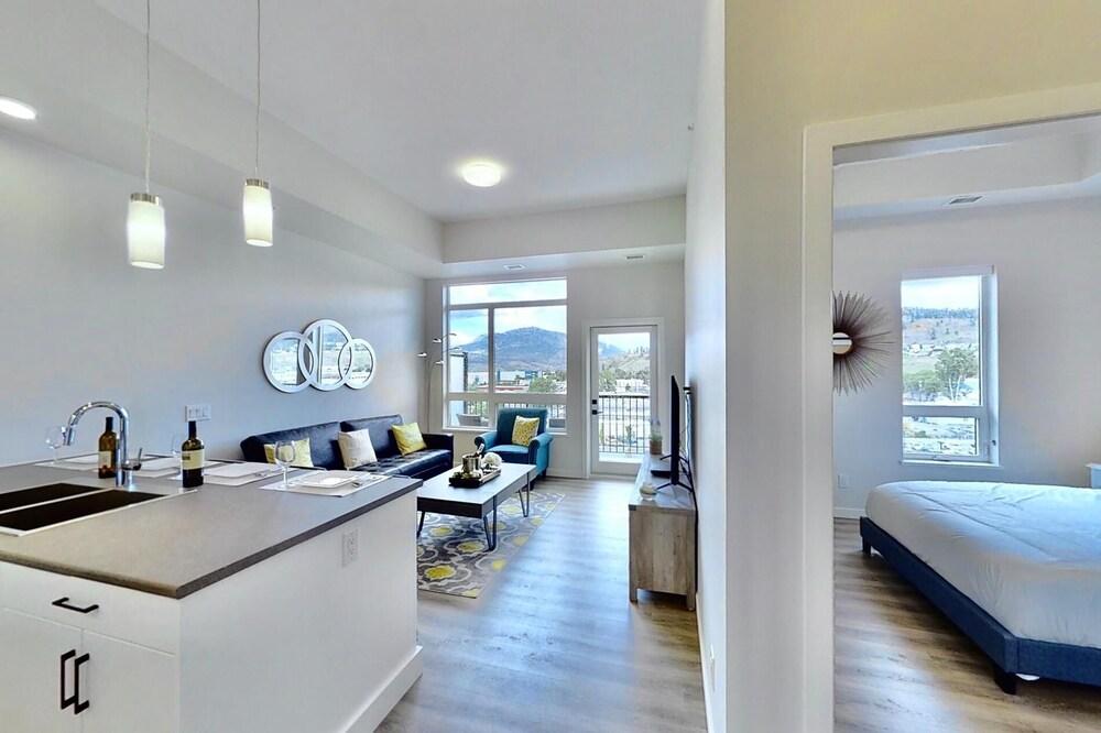 Brand New, Top Floor Condo Downtown