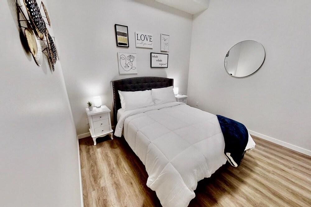 Brand New, Top Floor Condo Downtown