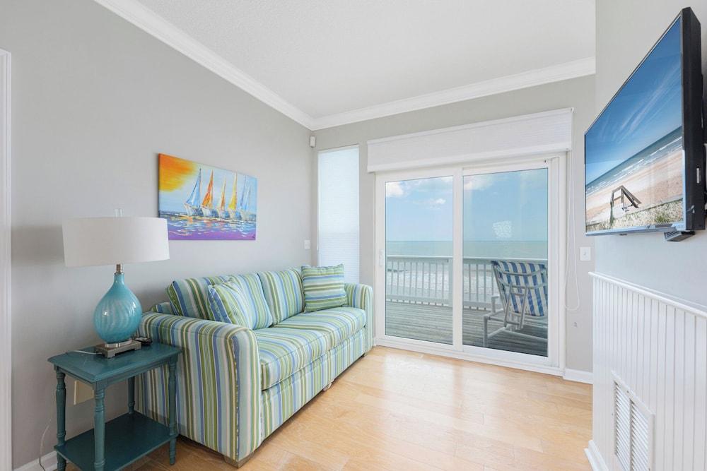 High Tide by Distinctive Beach Rentals