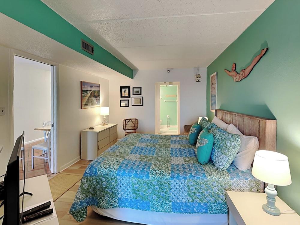 Jacksonville Beachdrifter by Distinctive Beach Rentals