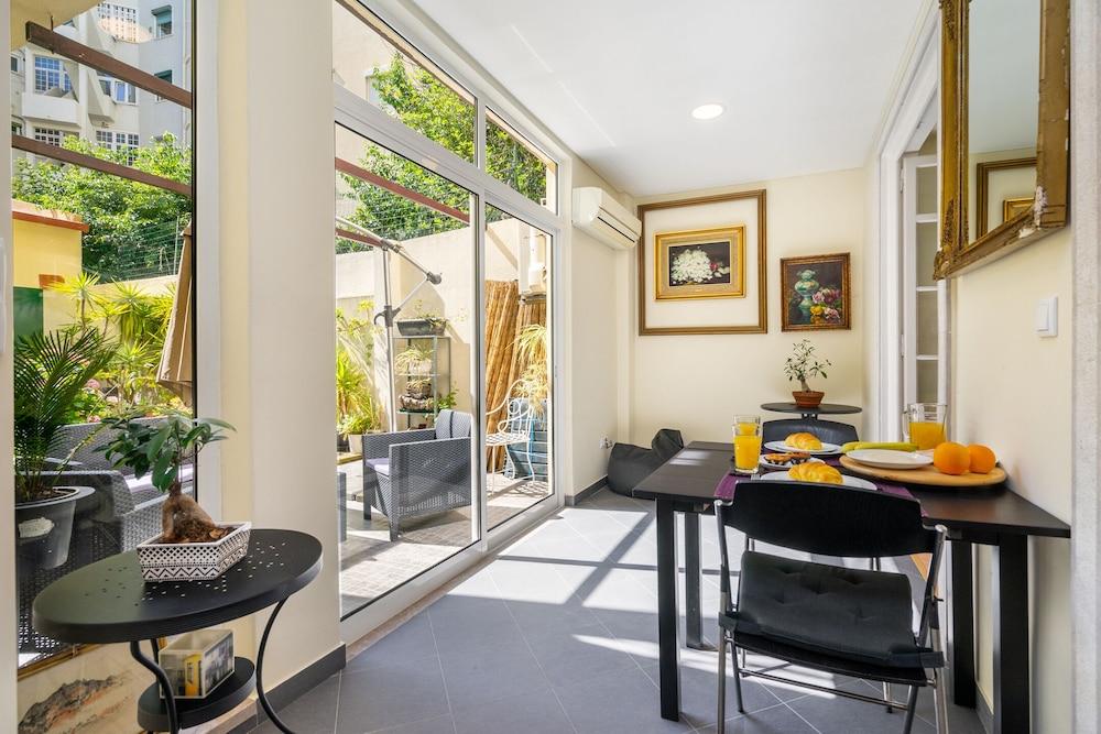 Alameda Patio Hideaway