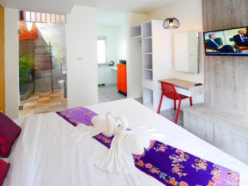 Forest Bungalows & Mama's Restaurant