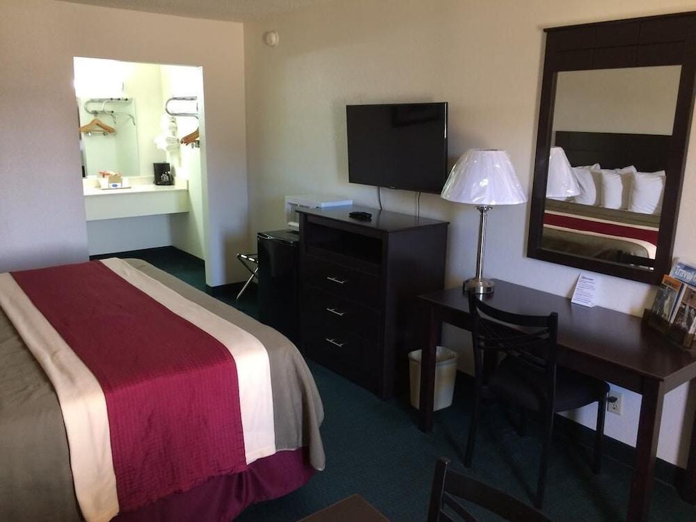 Travel Inn & Suites
