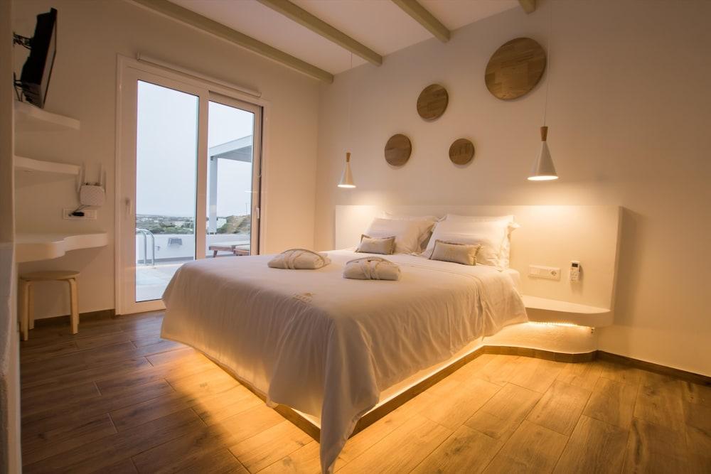 Theros Luxury Villas