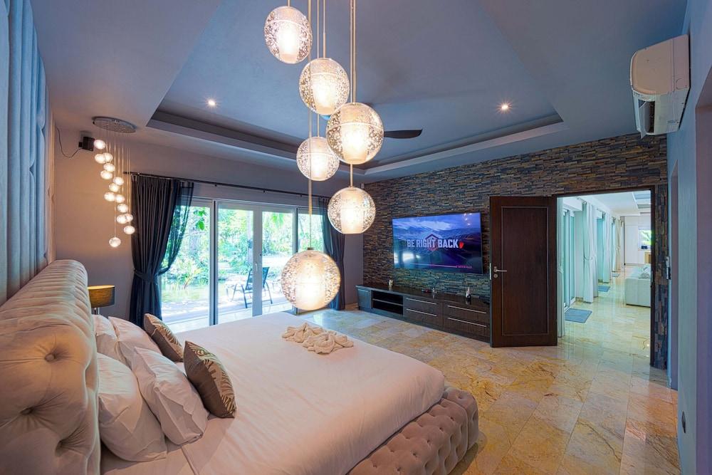 6BR Luxury Tropical Pool Villa PH125