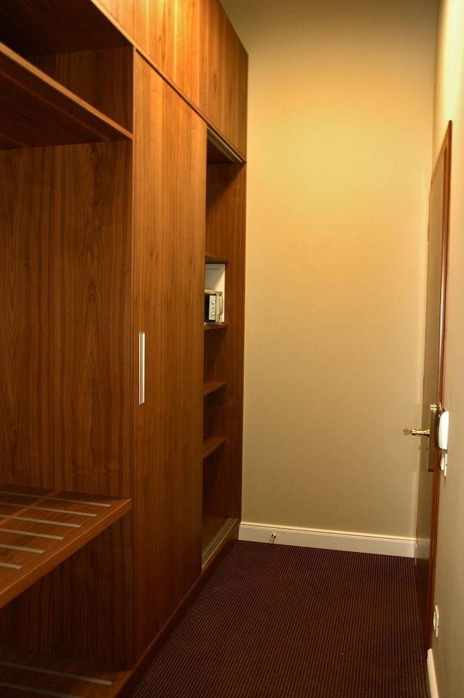 D31 Hotel & Apartments