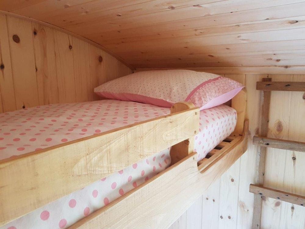 Cozy Cabin Retreat - Sleeps 2 & a Child