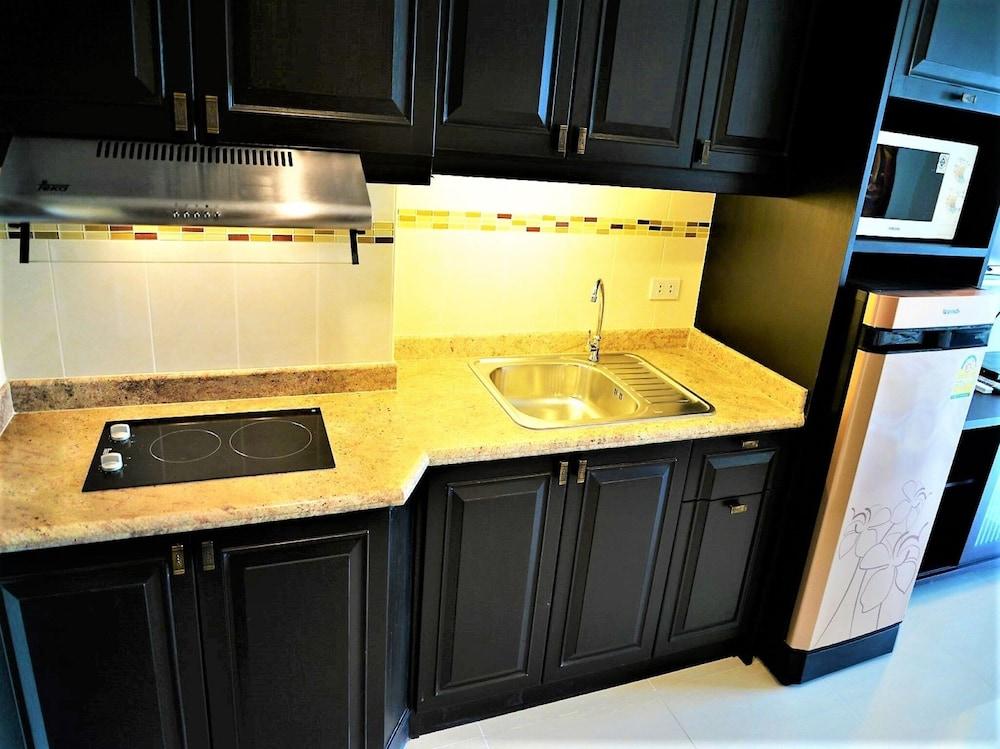 Corner Studio 47 sq m Apartment at Angket