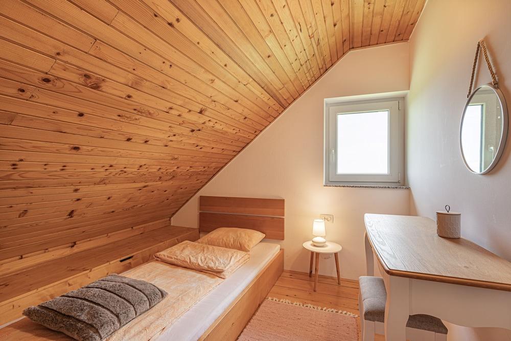 Holiday House Podhamer Boris