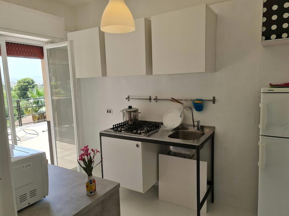 Panoramic Villa Near The Sea