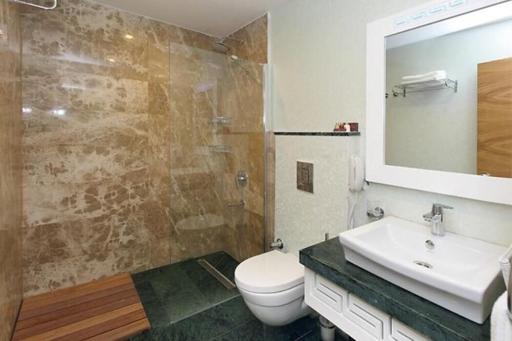 Camelot Boutique Hotel