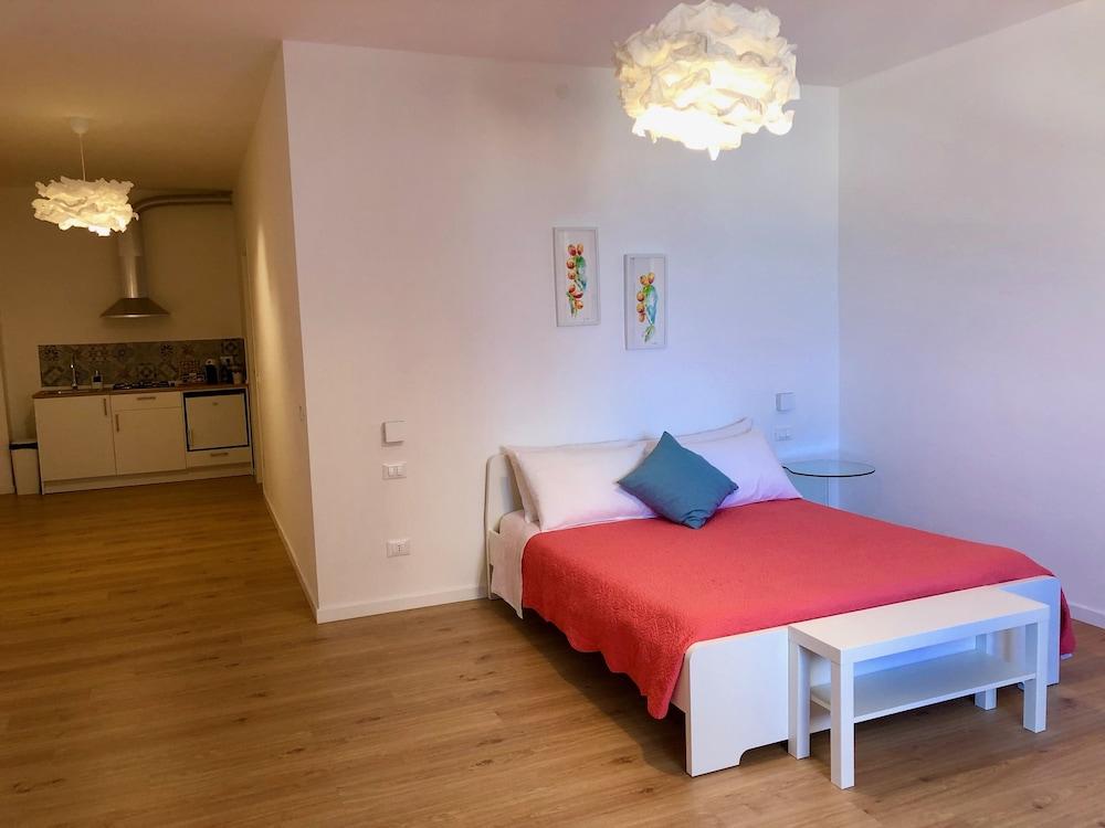 Mondello Beach Rooms