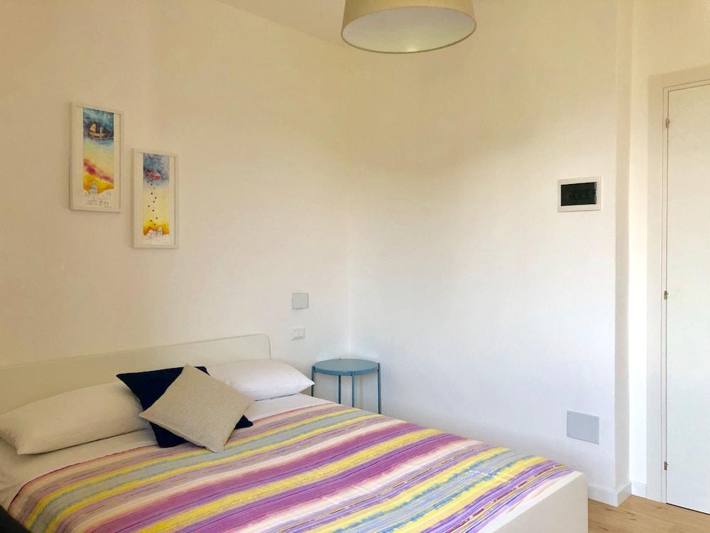 Mondello Beach Rooms