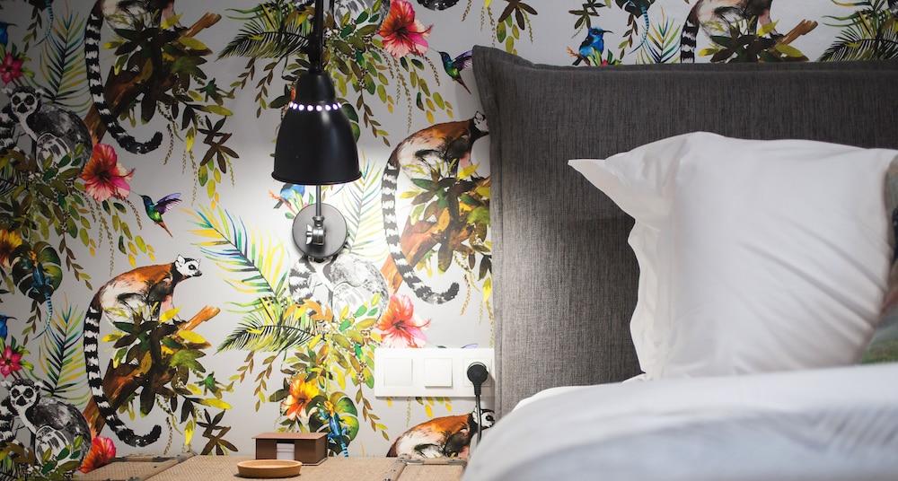 Acropolis homm Urban Oasis