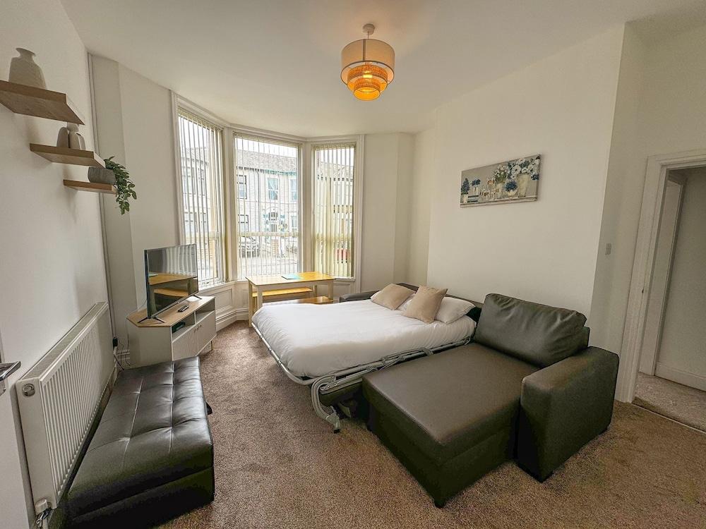 Cherry Property - Pear Suite