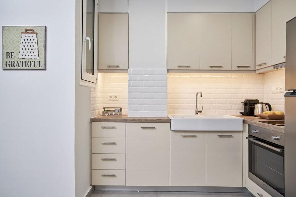 Stylish Apt next to the Archaeological Museum